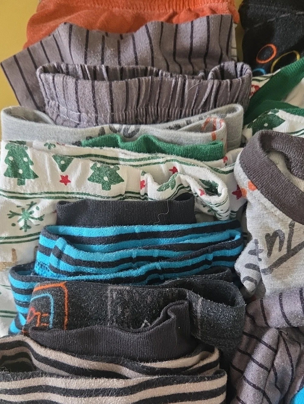 32 Pieces Boys Kids Size 10 Clothin Bundle - Picture 10 of 13